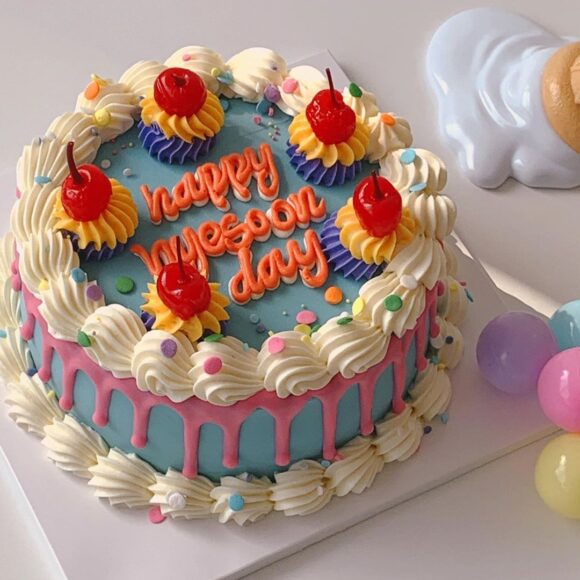 bánh sinh nhật dễ thương tông màu pastel