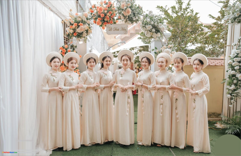 Mẫu áo dài bưng quả